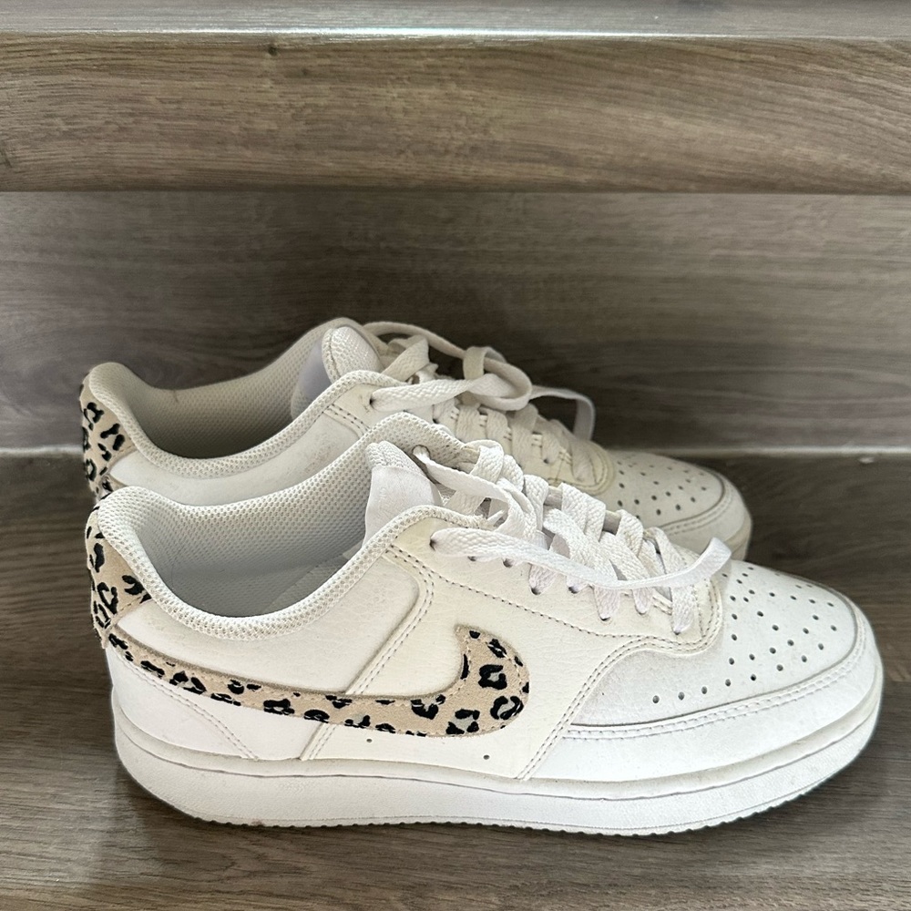Women’s court vision 7.5 Nike shoes